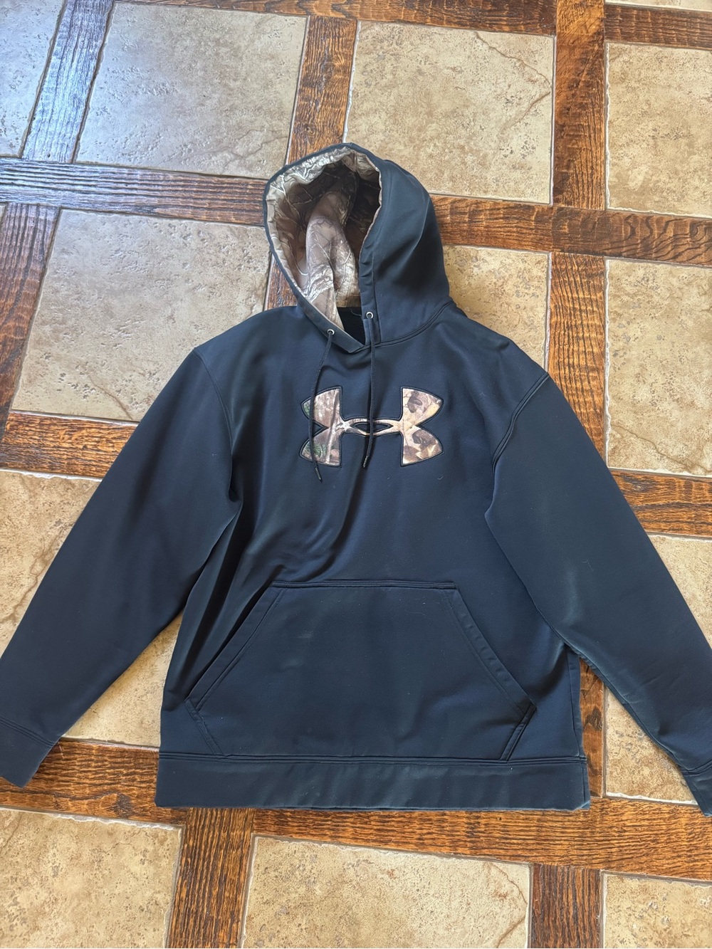 Under Armour men’s size M hunting camo hoodie
